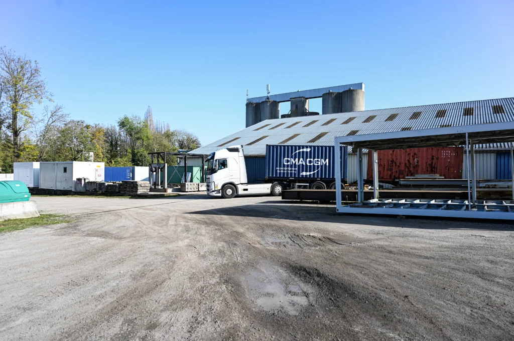 Illustration container industriel