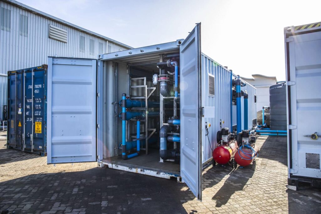 Container métallique et acier