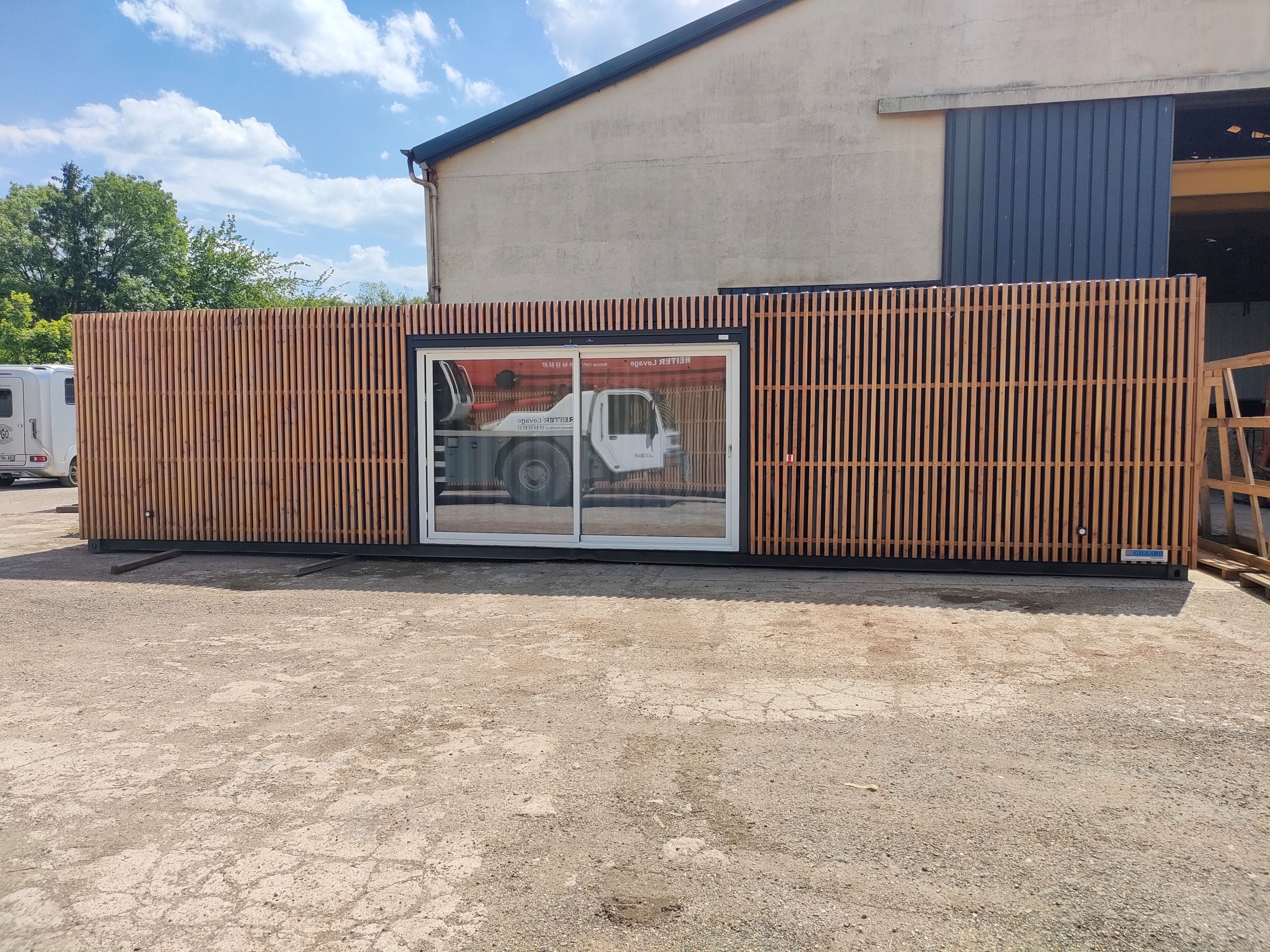Réalisations 8 Container 40 pieds transformé en recyclerie installé dans une déchèterie (78)