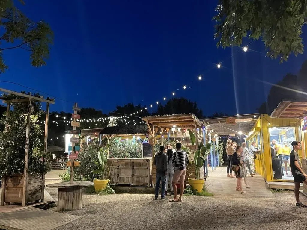 illustration container buvette