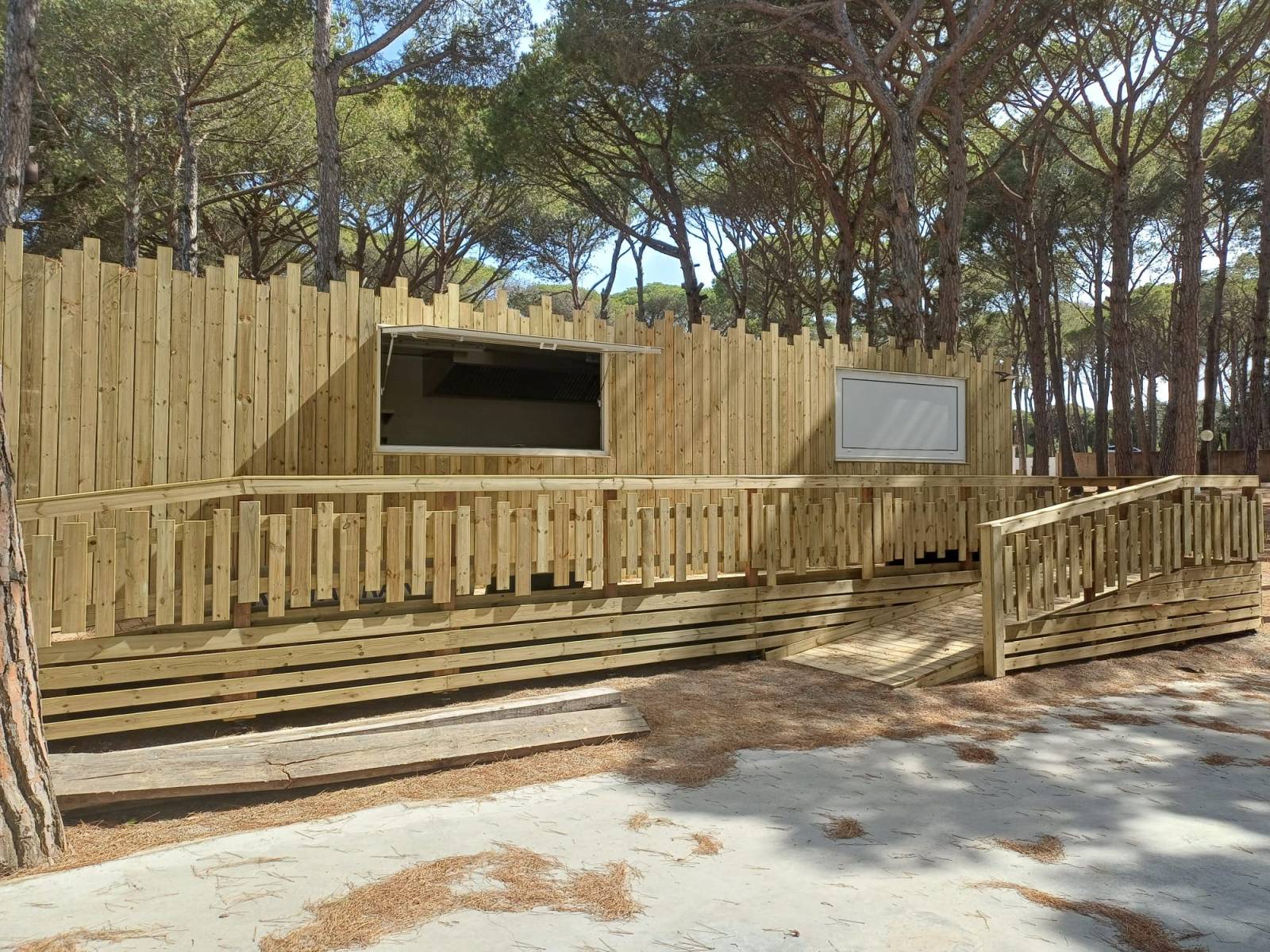 Réalisations 17 Container 40 pieds aménagé en cuisine pour un camping en Espagne